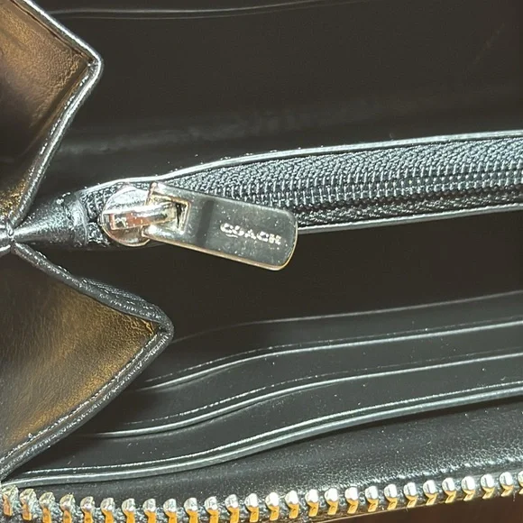 COACH SIGNATURE OUTLINE WITH STRIPE ACCORDION ZIP WALLET - Picture 14 of 16